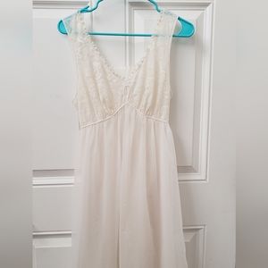 Vintage Vanity Fair Nightie Nightgown, Size 34 Small, Lined, Excellent used cond